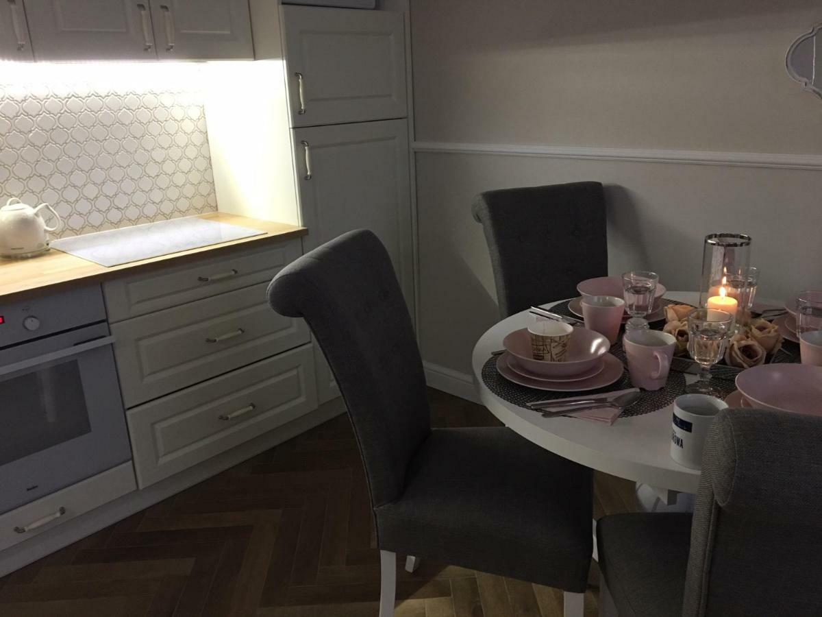 Family & Business Sauna Apartments Sienkiewicza No1 Centrum Plac Lliteratow- Piekny Apartament - 1 Bedroom With Private Sauna, Bath With Hydromassage, Parking キェルツェ エクステリア 写真