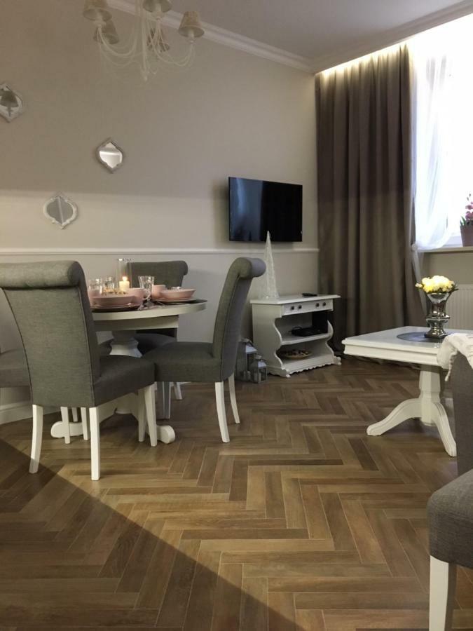 Family & Business Sauna Apartments Sienkiewicza No1 Centrum Plac Lliteratow- Piekny Apartament - 1 Bedroom With Private Sauna, Bath With Hydromassage, Parking キェルツェ エクステリア 写真