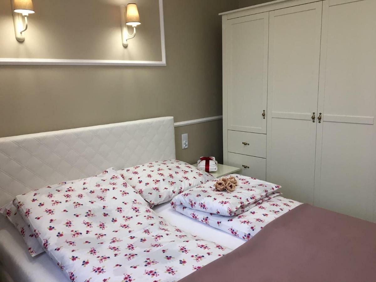 Family & Business Sauna Apartments Sienkiewicza No1 Centrum Plac Lliteratow- Piekny Apartament - 1 Bedroom With Private Sauna, Bath With Hydromassage, Parking キェルツェ エクステリア 写真